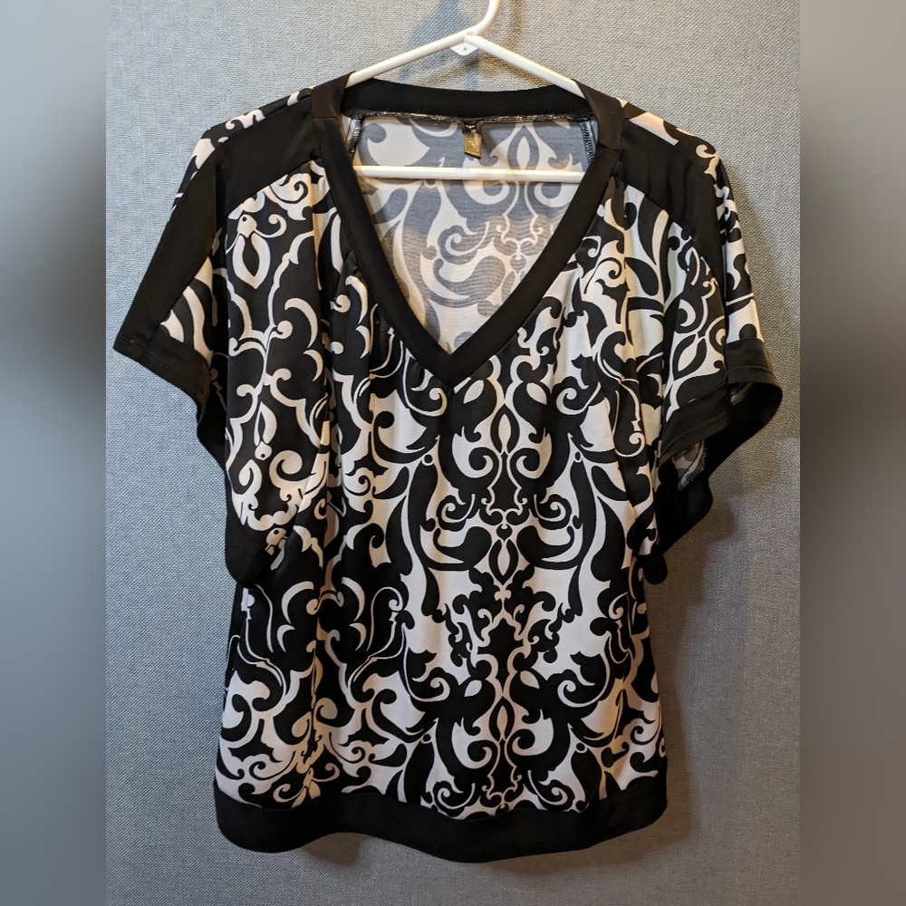 Rendezvous Black and White blouse with swirl design size XL